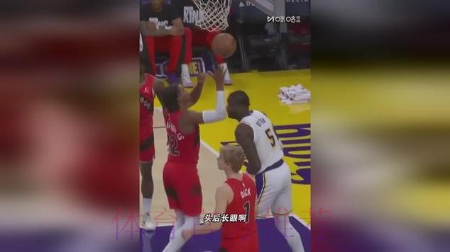 斯马特脑后长眼助攻艾顿空接上篮得手，湖人打出9-0打停猛龙